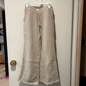 Beige Wide-Leg Capri Pants - 100% cotton